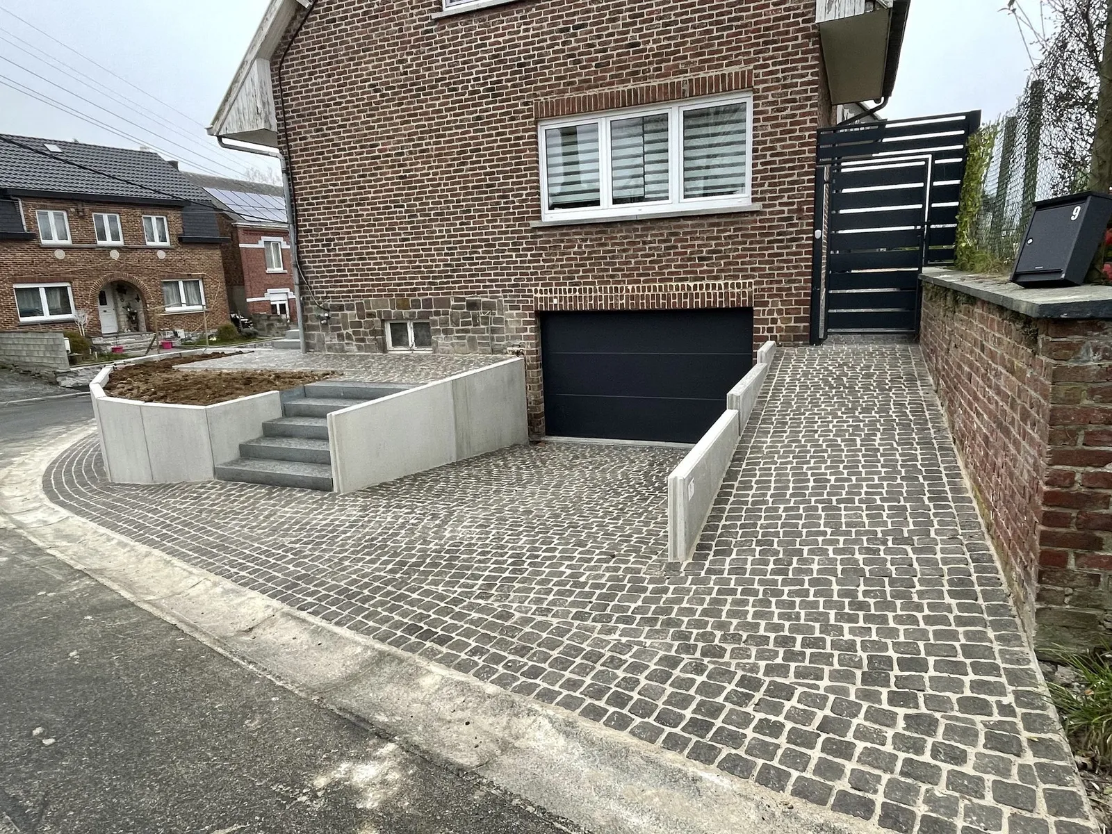 Terrasse, allée & parking réalisé par JardinAgri