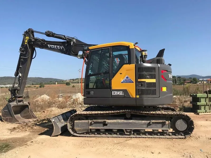 Engin de terrassement JardinAgri sur un chantier